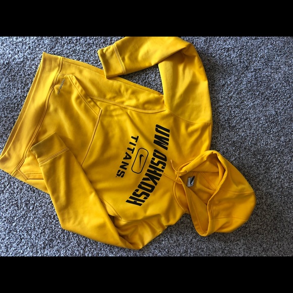 UW Oshkosh Sweatshirt - Picture 1 of 5